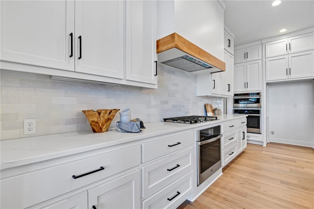 17001 Parkhill Street — photo 9