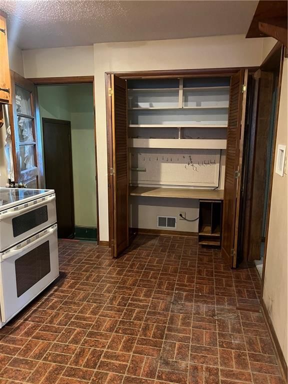 7910 W 81st Street — photo 9