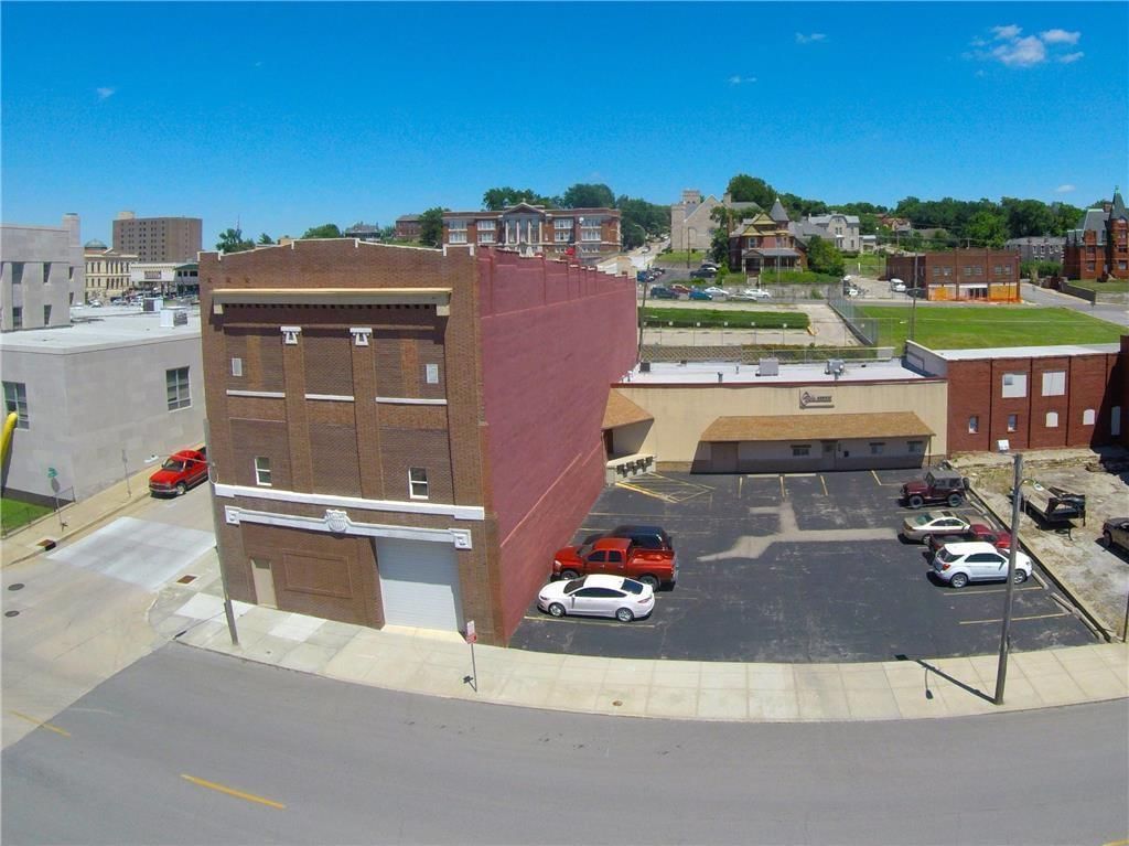 305 S 8th Street — photo 3
