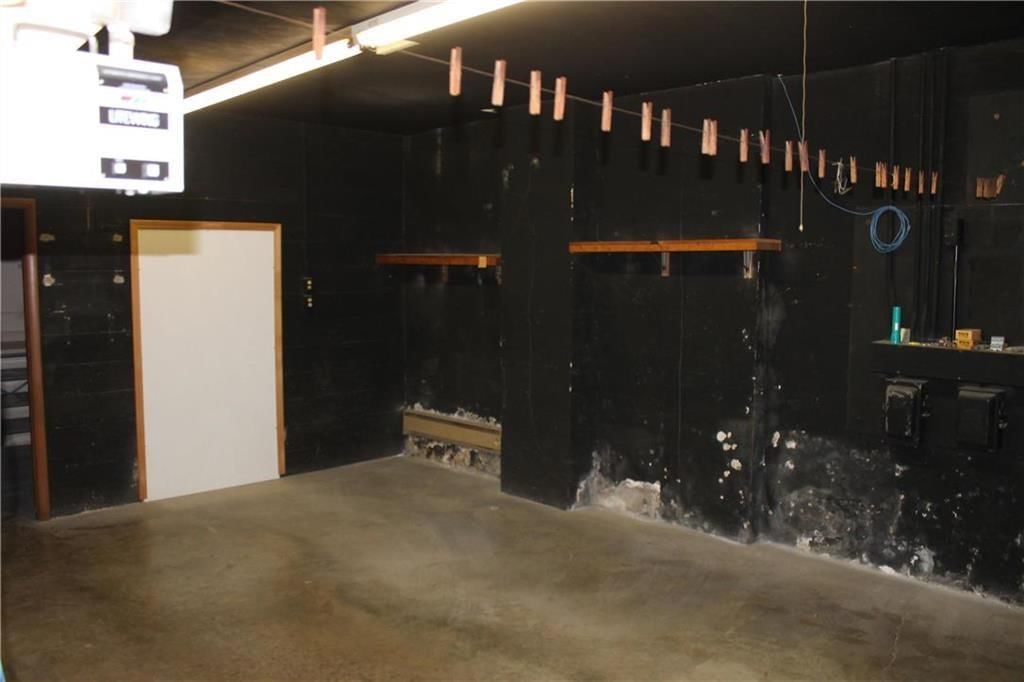305 S 8th Street — photo 32