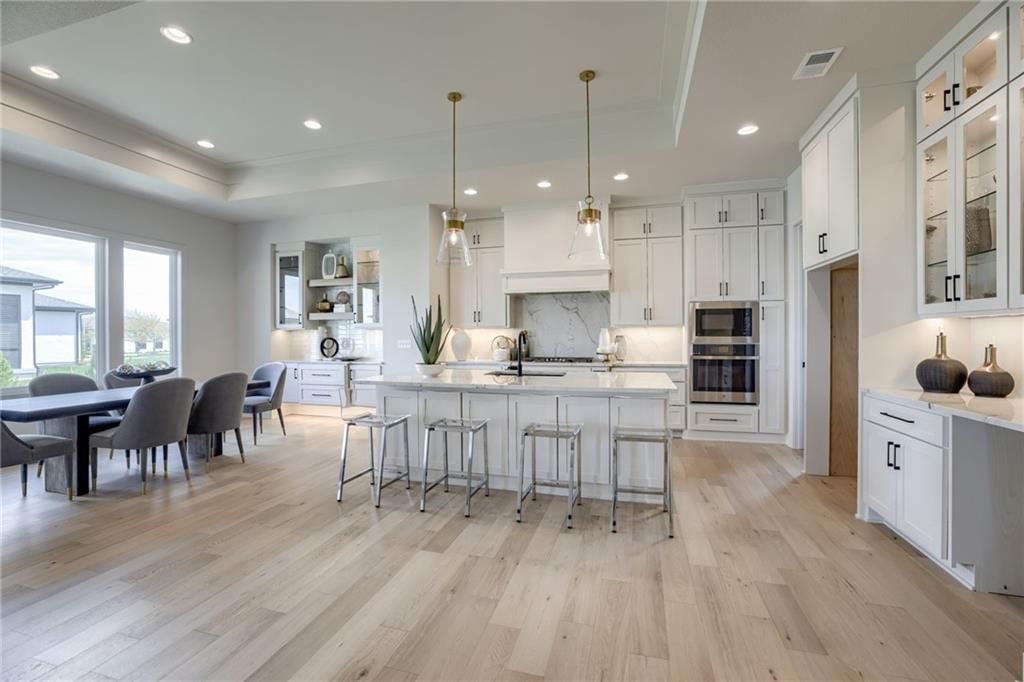 4414 W 136th Terrace — photo 8