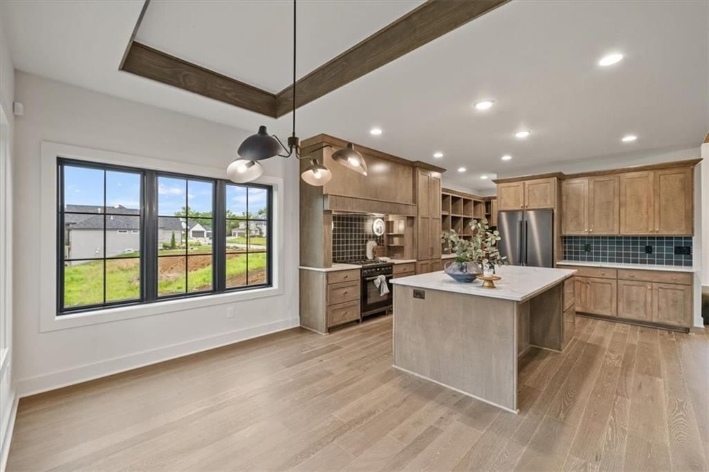 Photo 9 of 36 - 8736 N LEWIS Avenue
