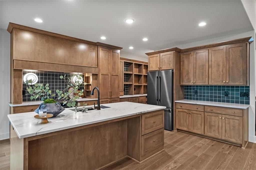 Photo 11 of 36 - 8736 N LEWIS Avenue