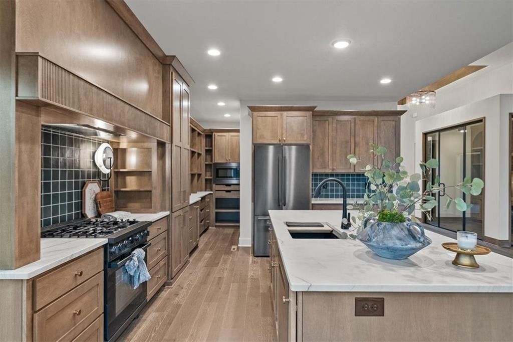 Photo 13 of 36 - 8736 N LEWIS Avenue
