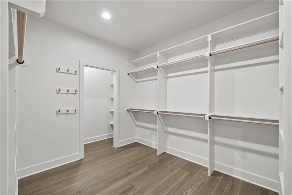 Photo 19 of 36 - 8736 N LEWIS Avenue