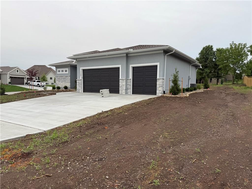 1100 SW Whispering Willow Way — photo 3