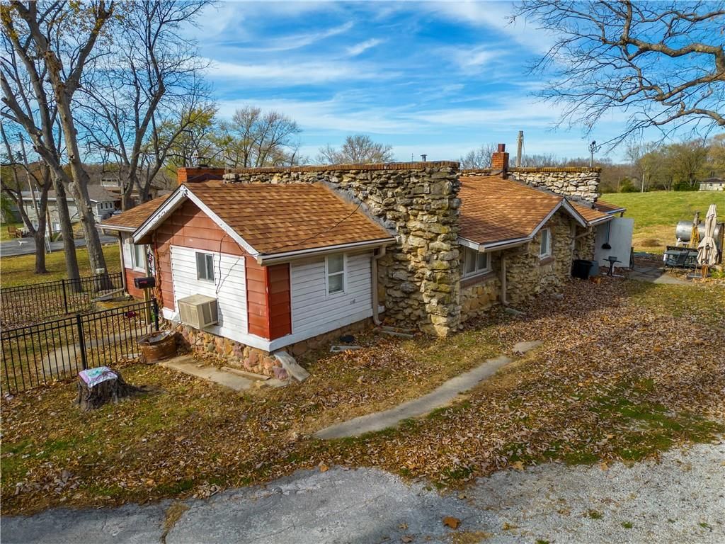 6666 Parkview Avenue, Kansas City, KS