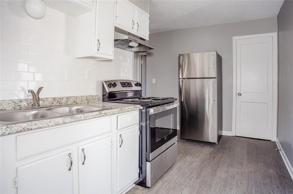 Photo 6 of 10 - 8510 Woodland Avenue
