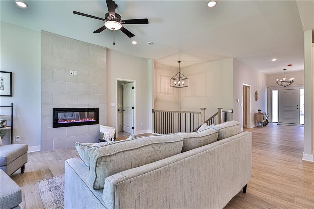 908 NW Crestwood Drive — photo 8