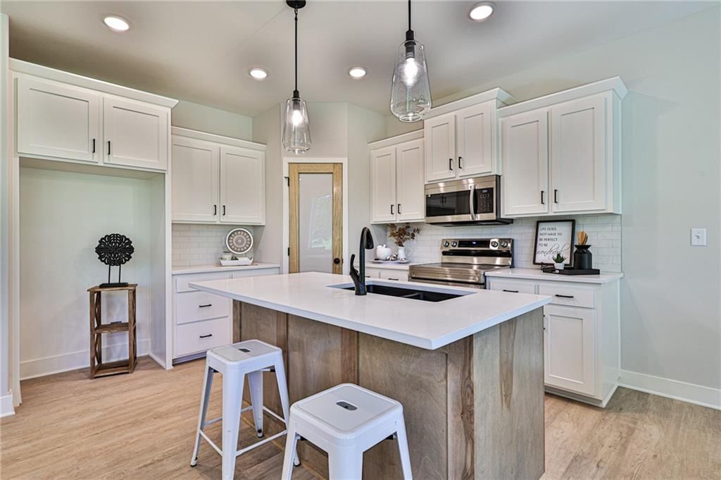 908 NW Crestwood Drive — photo 10