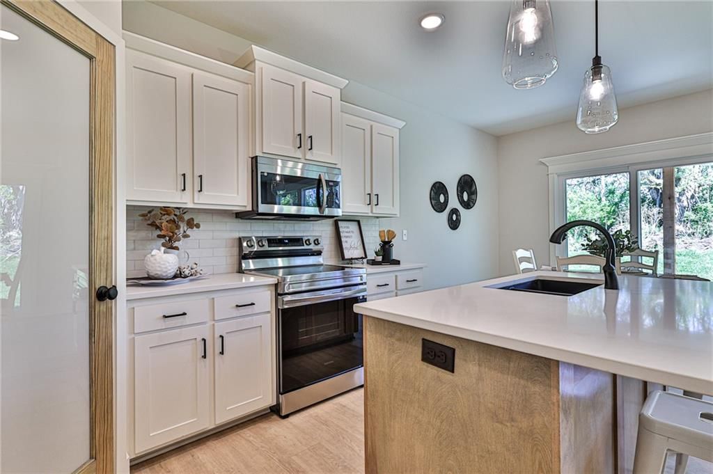 908 NW Crestwood Drive — photo 12