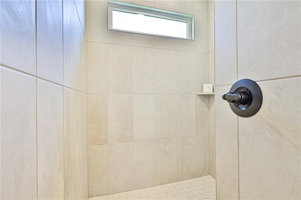 908 NW Crestwood Drive — photo 21