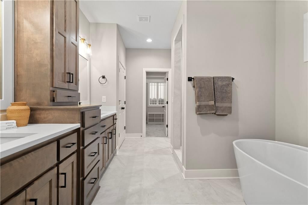 2139 NW Killarney Lane — photo 8