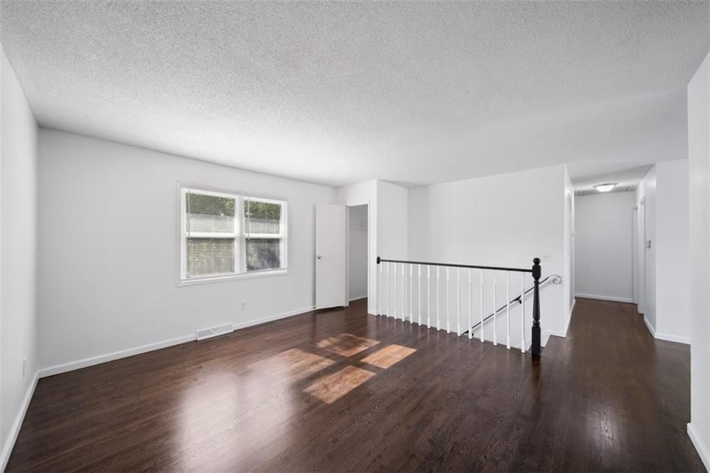 5129 N PALMER Avenue — photo 6