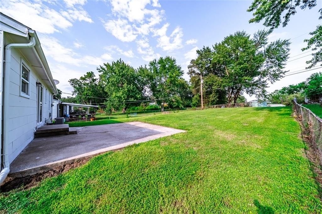 5129 N PALMER Avenue — photo 30
