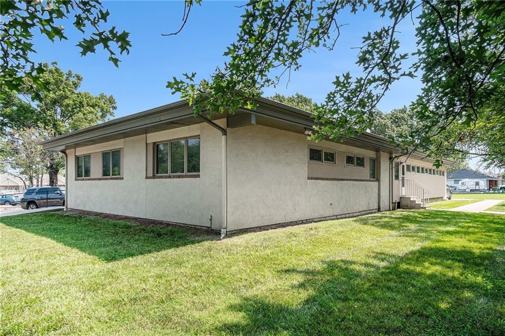 2 Holly Lane — photo 3