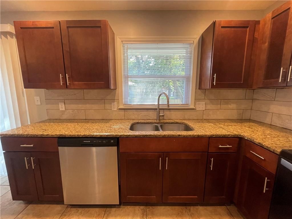 10011 Bennington Avenue — photo 14