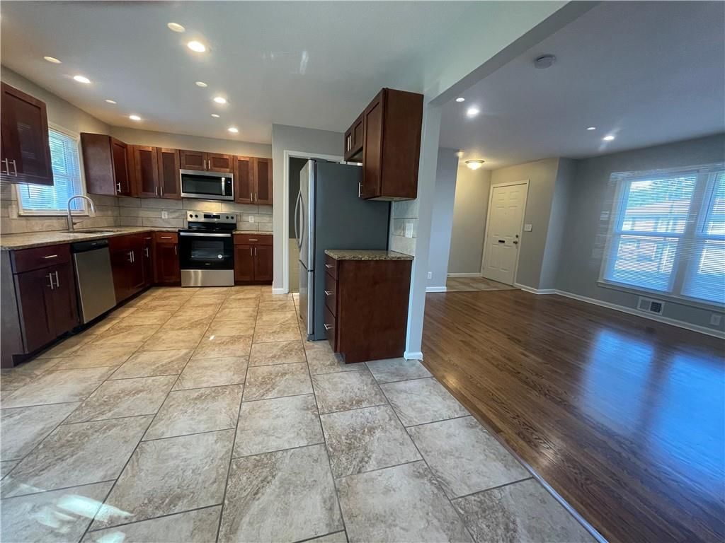 10011 Bennington Avenue — photo 15