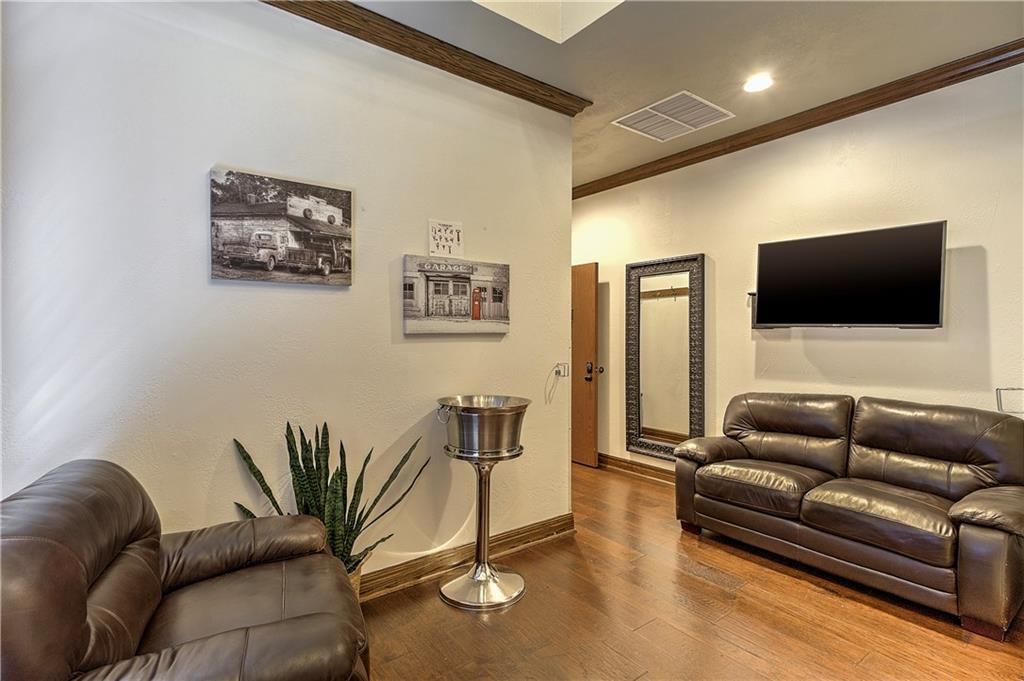 308 SE Douglas Street — photo 29
