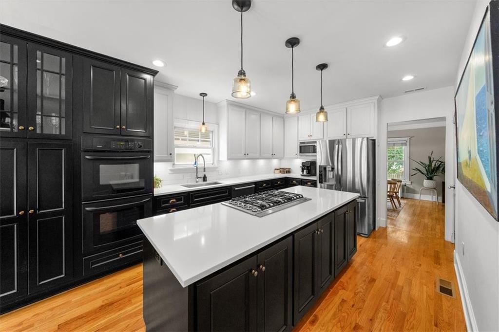 Photo 7 of 47 - 401 W 60th Terrace