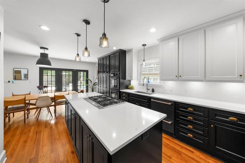 Photo 9 of 47 - 401 W 60th Terrace