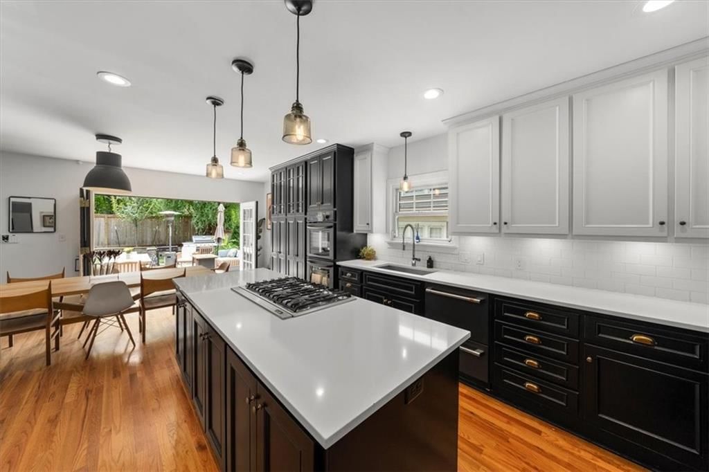 Photo 10 of 47 - 401 W 60th Terrace