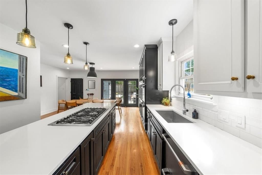Photo 11 of 47 - 401 W 60th Terrace