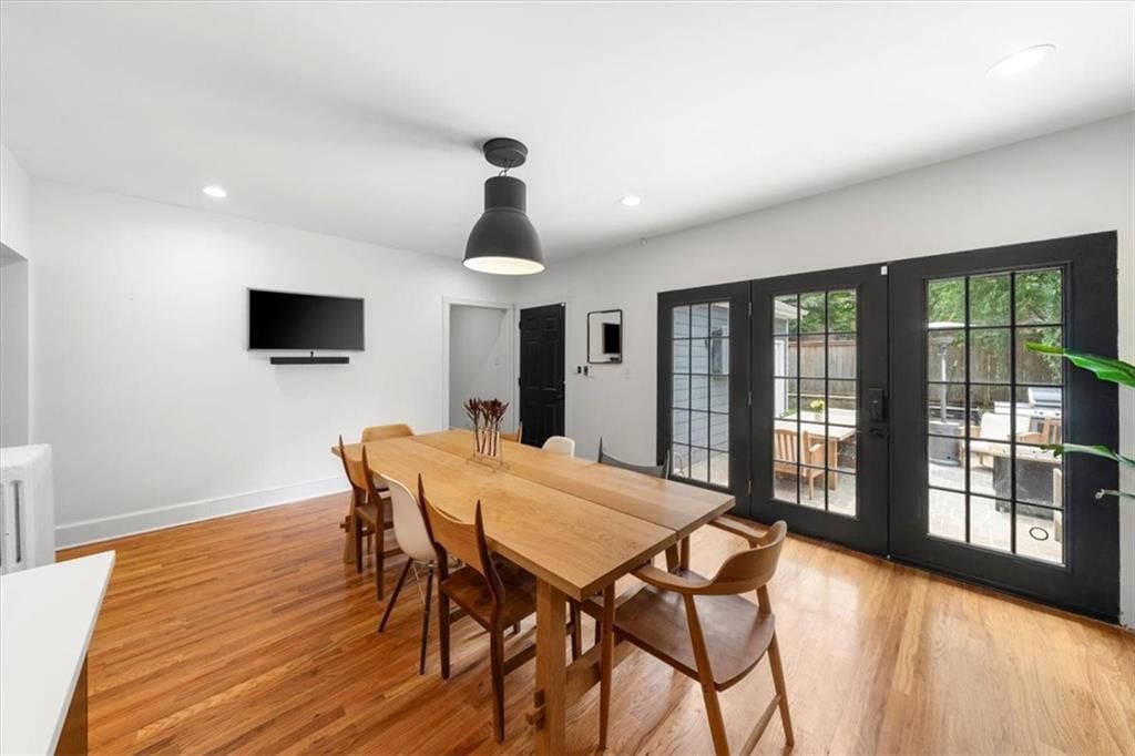 Photo 12 of 47 - 401 W 60th Terrace