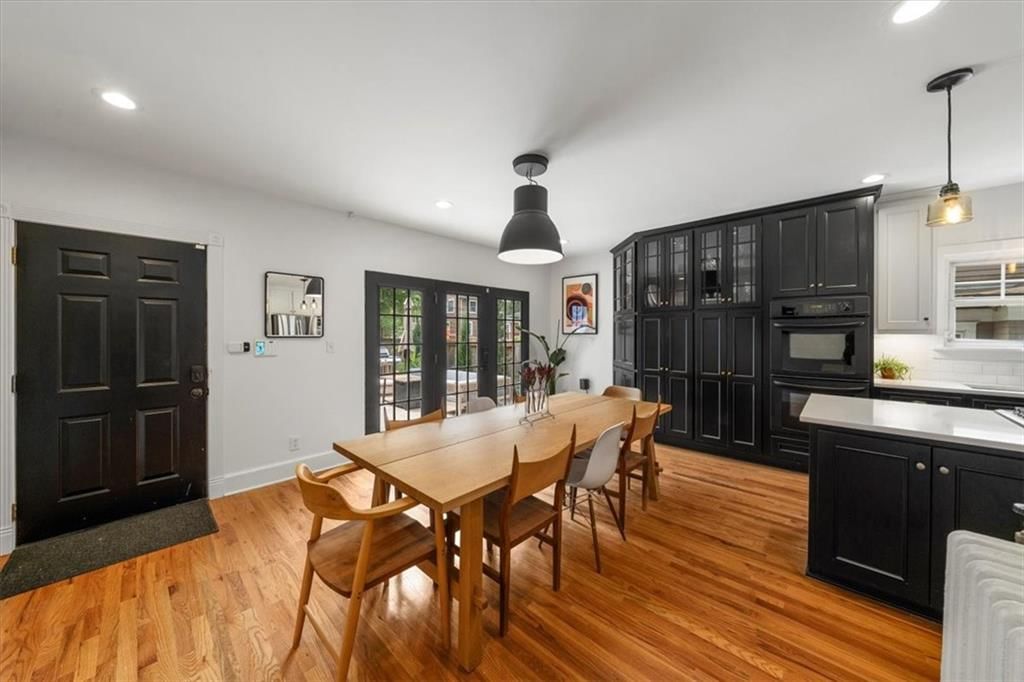 Photo 13 of 47 - 401 W 60th Terrace