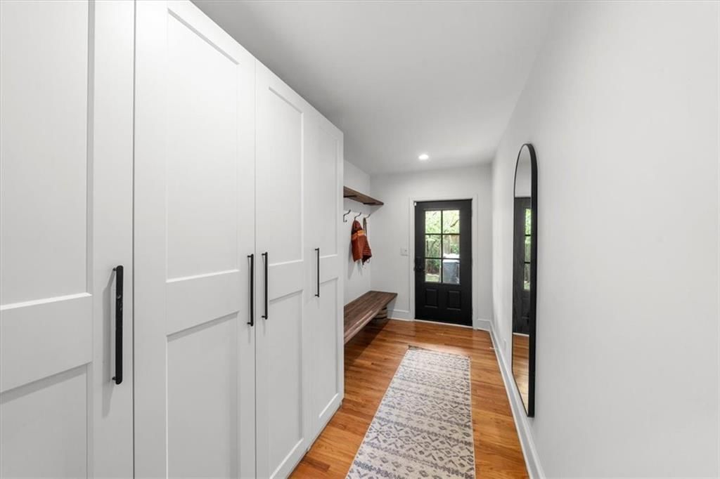 Photo 15 of 47 - 401 W 60th Terrace