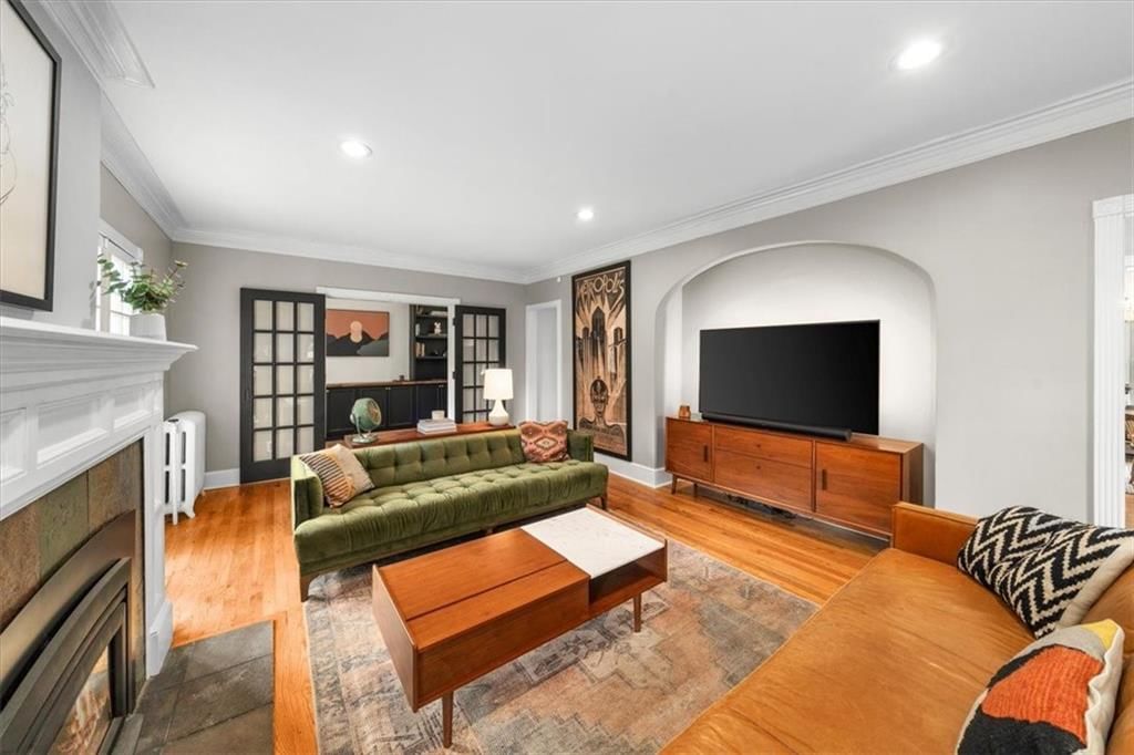Photo 21 of 47 - 401 W 60th Terrace
