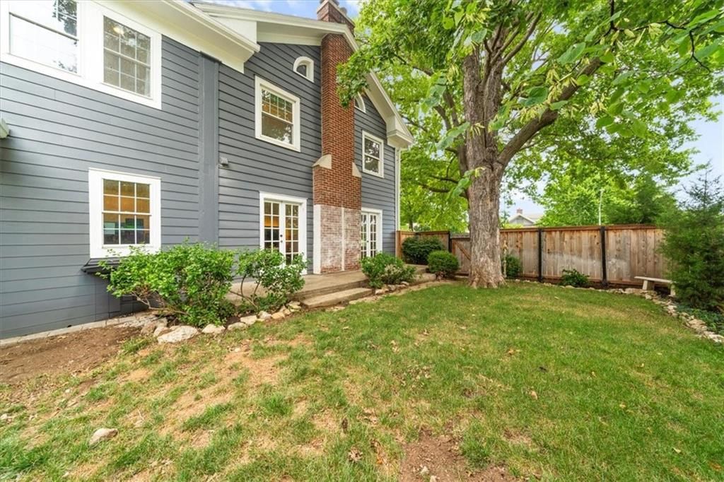 Photo 41 of 47 - 401 W 60th Terrace