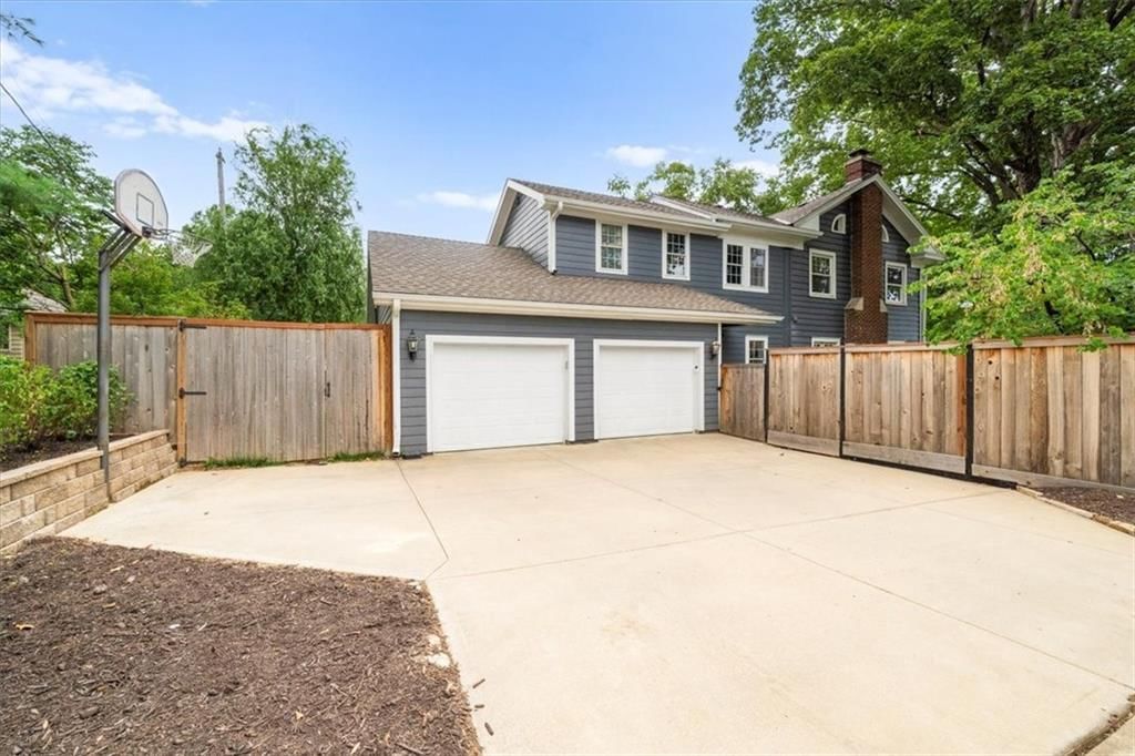 Photo 42 of 47 - 401 W 60th Terrace