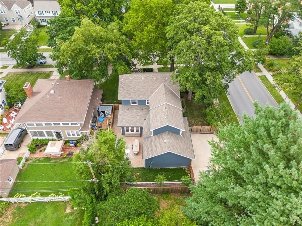Photo 43 of 47 - 401 W 60th Terrace