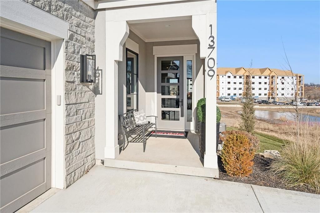 13709 Pembroke Lane — photo 5