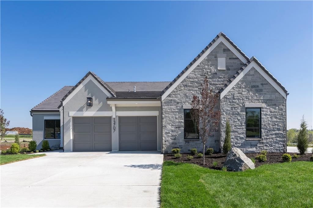 Photo 2 of 43 - 13707 Pembroke Lane