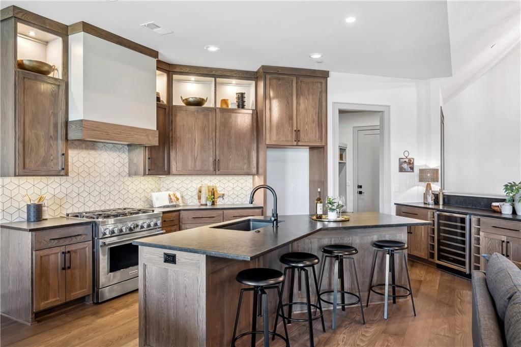 Photo 11 of 43 - 13707 Pembroke Lane