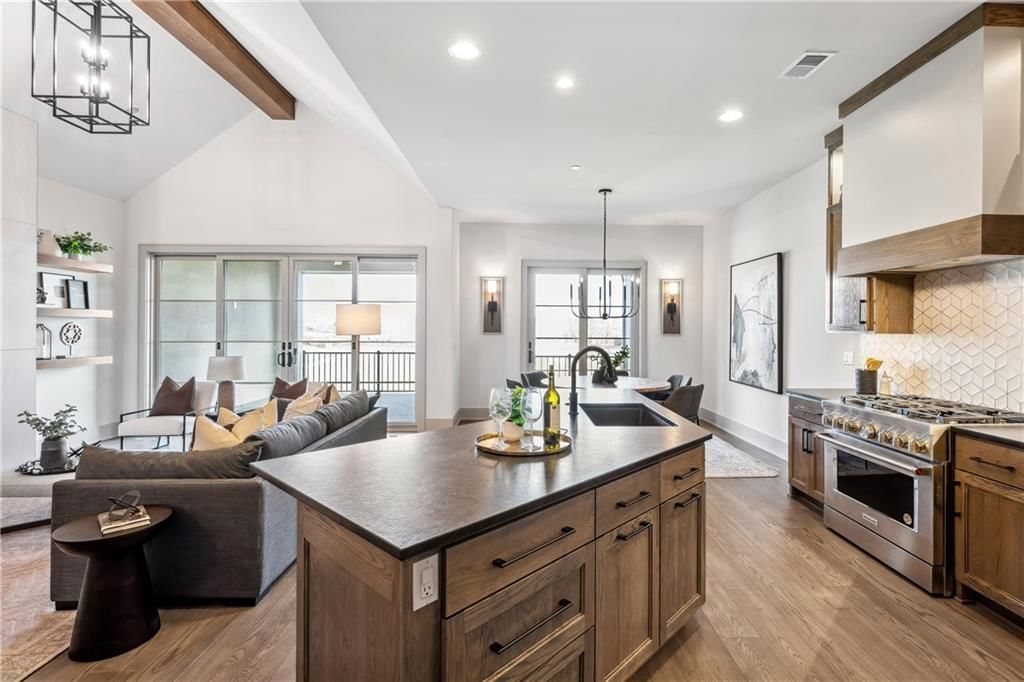 Photo 13 of 43 - 13707 Pembroke Lane