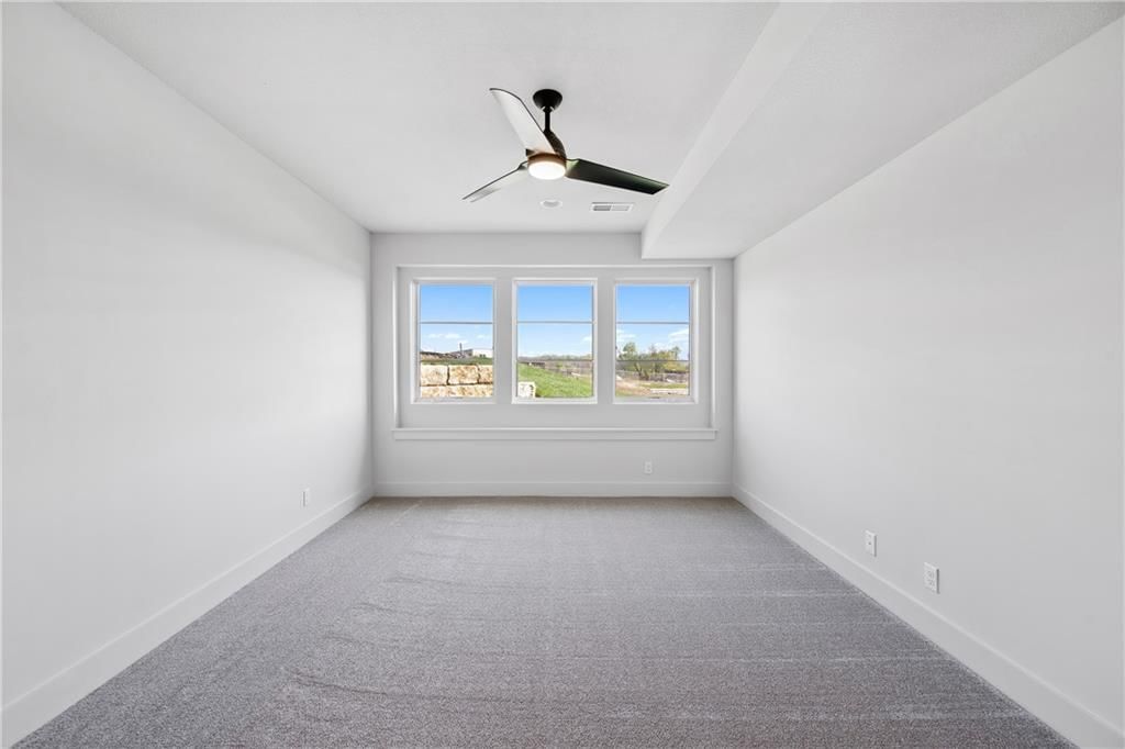 Photo 33 of 43 - 13707 Pembroke Lane