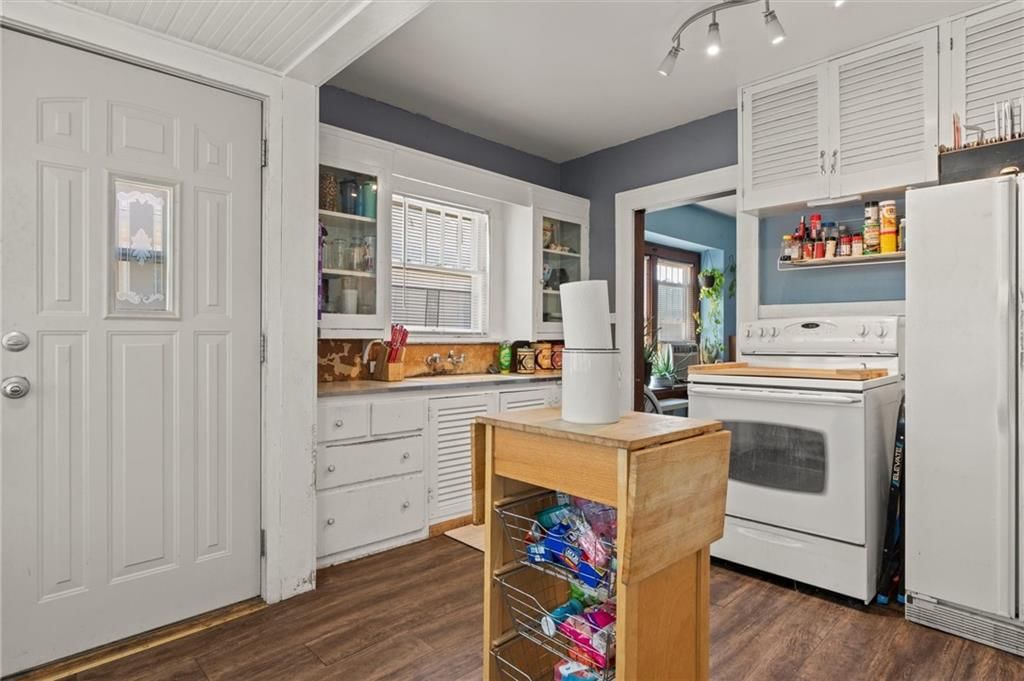 Photo 8 of 18 - 314 E Lexington Street