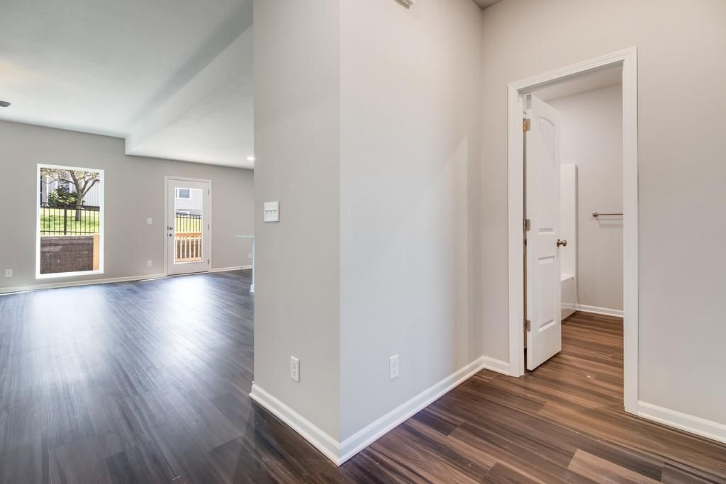 2207 Crestview Place — photo 2