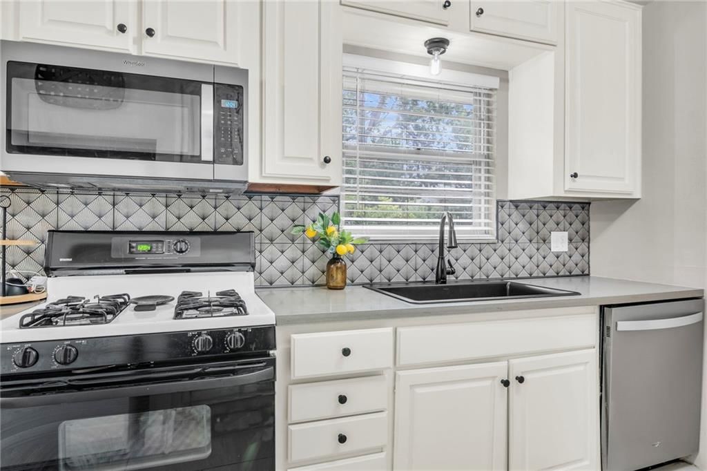 11303 Kensington Avenue — photo 13