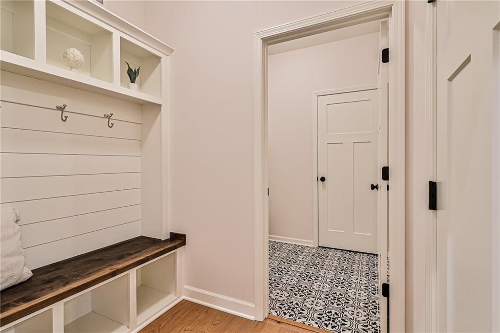 913 NW Crestwood Drive — photo 10