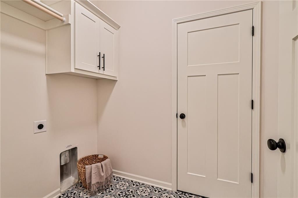 913 NW Crestwood Drive — photo 11