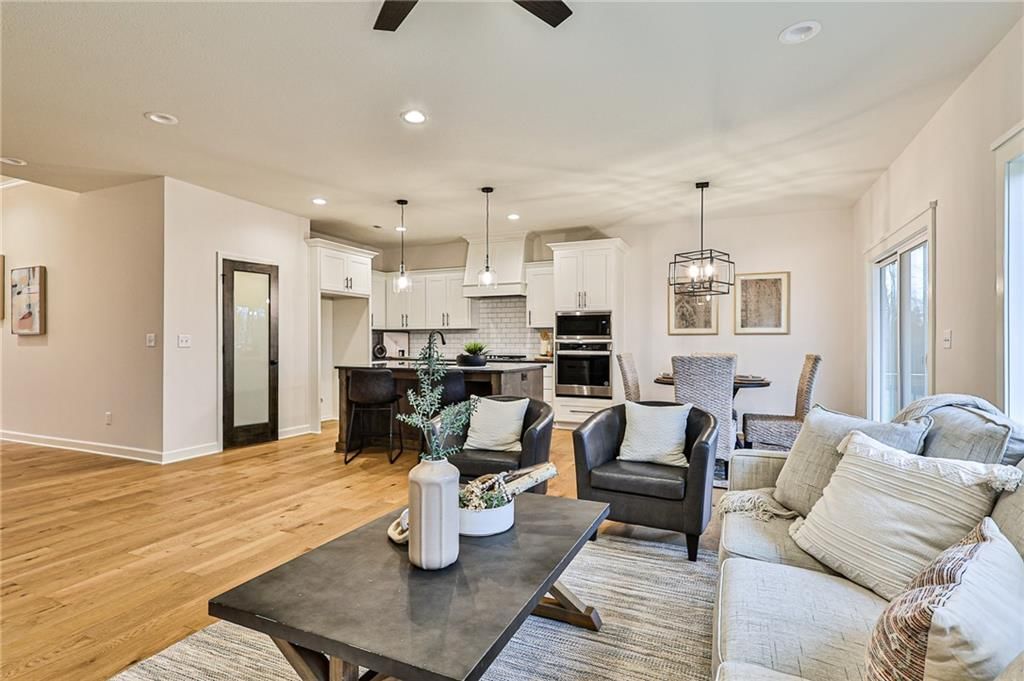 913 NW Crestwood Drive — photo 15