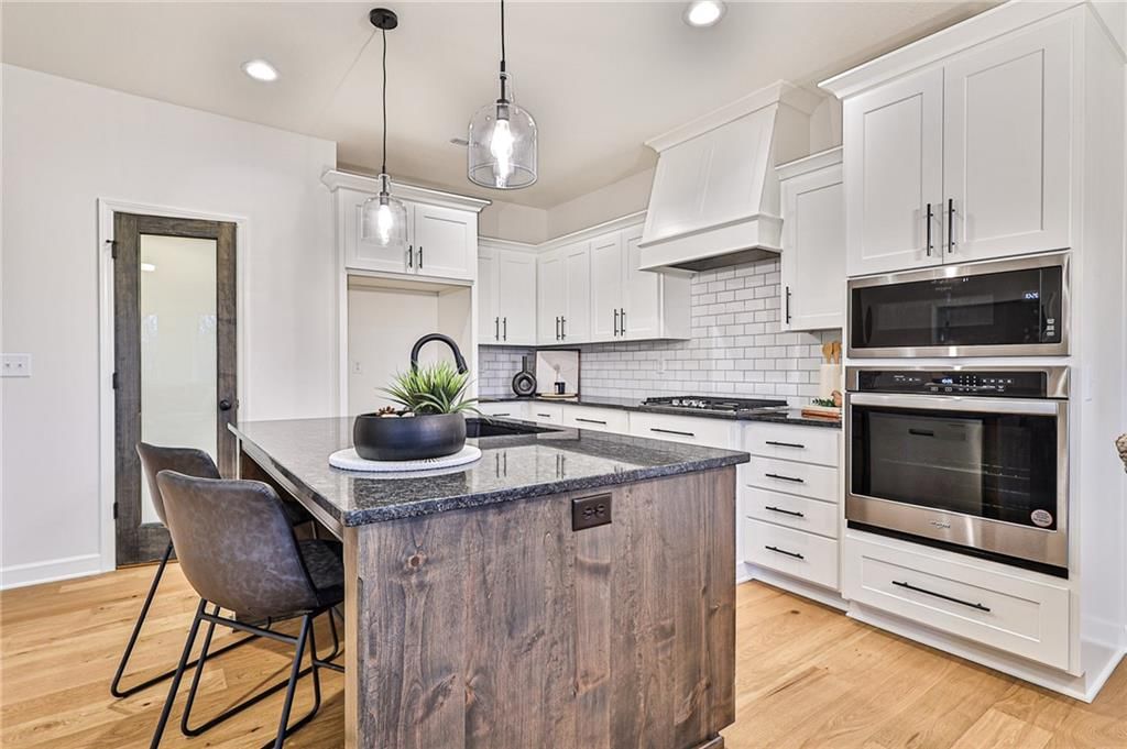 913 NW Crestwood Drive — photo 19