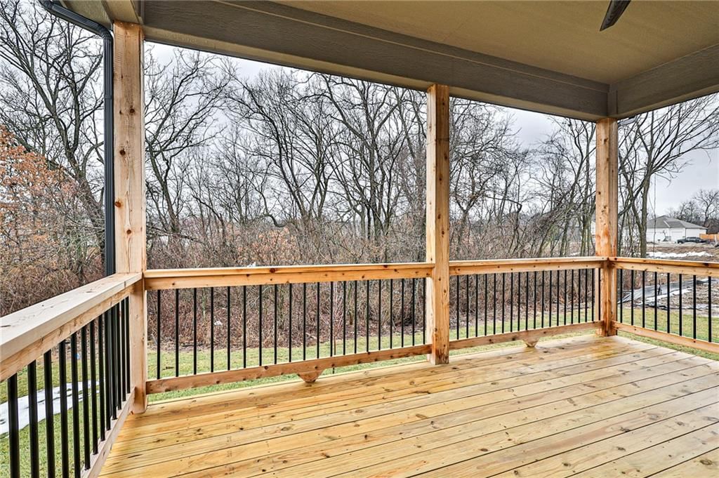 913 NW Crestwood Drive — photo 34