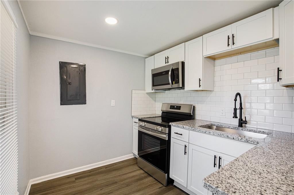 110 S Neconi Avenue — photo 7