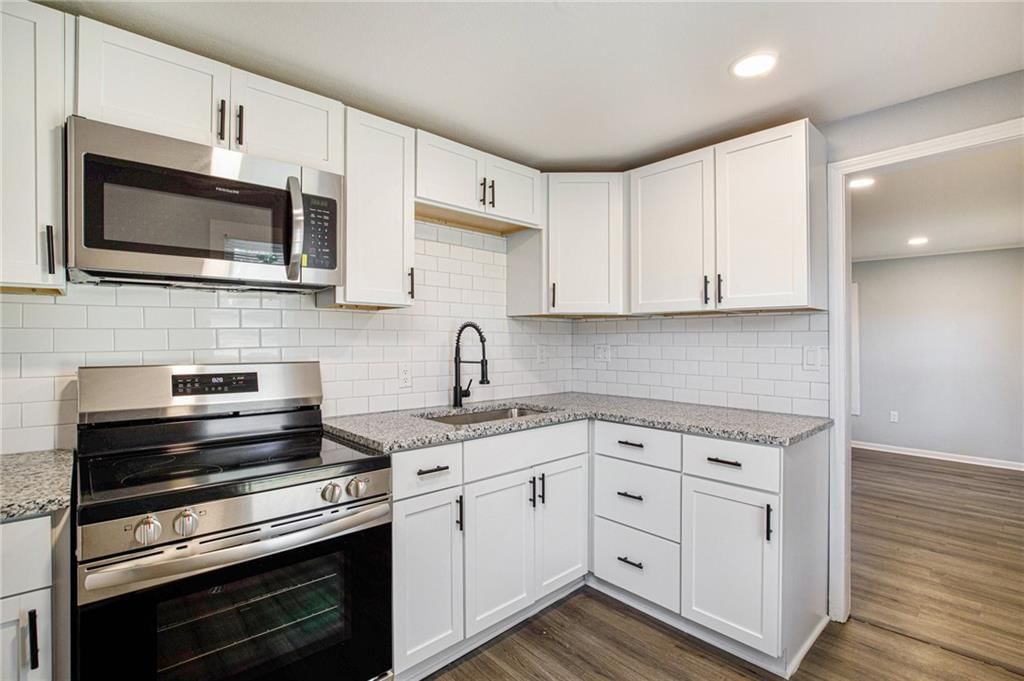 110 S Neconi Avenue — photo 8