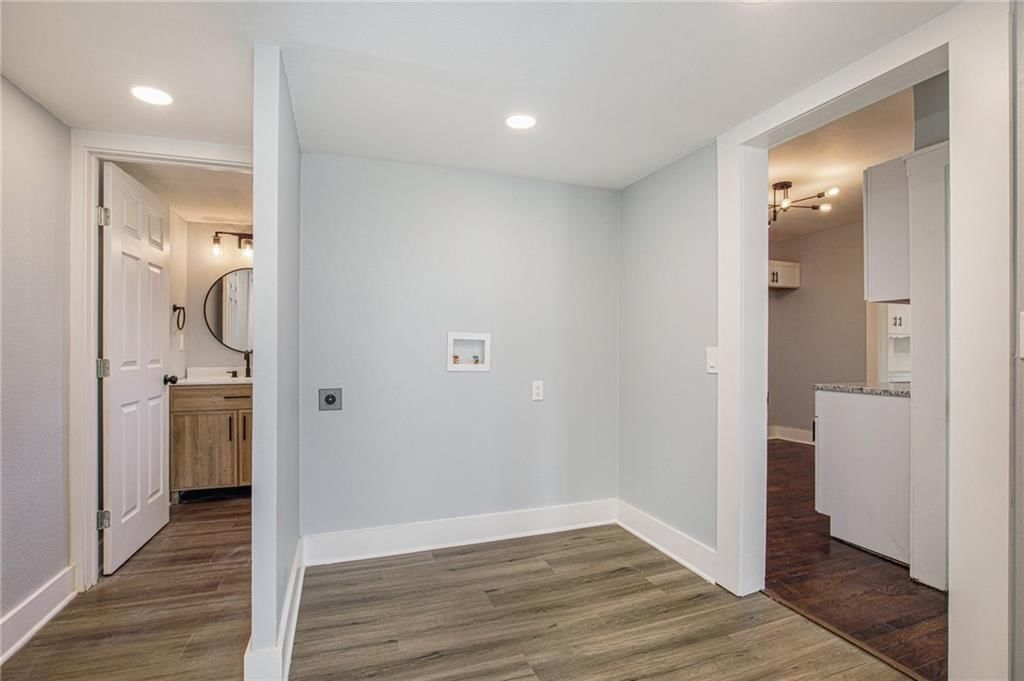 110 S Neconi Avenue — photo 9